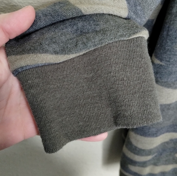 Torrid Super Soft Plush Crew Neck Raglan Sweatshirt Plus Size 3X - Picture 3 of 7